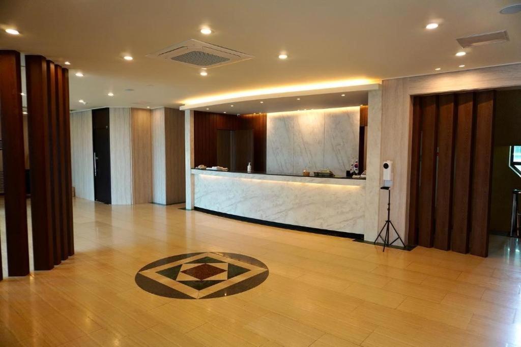 Emerald Hotel Jeju Exterior photo