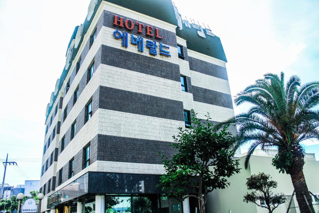 Emerald Hotel Jeju Exterior photo